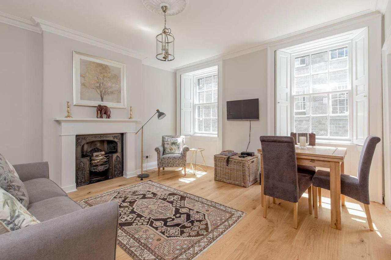 Altido Elegant Georgian 2-bedrm Apt In Heart Of Old Town Appartement